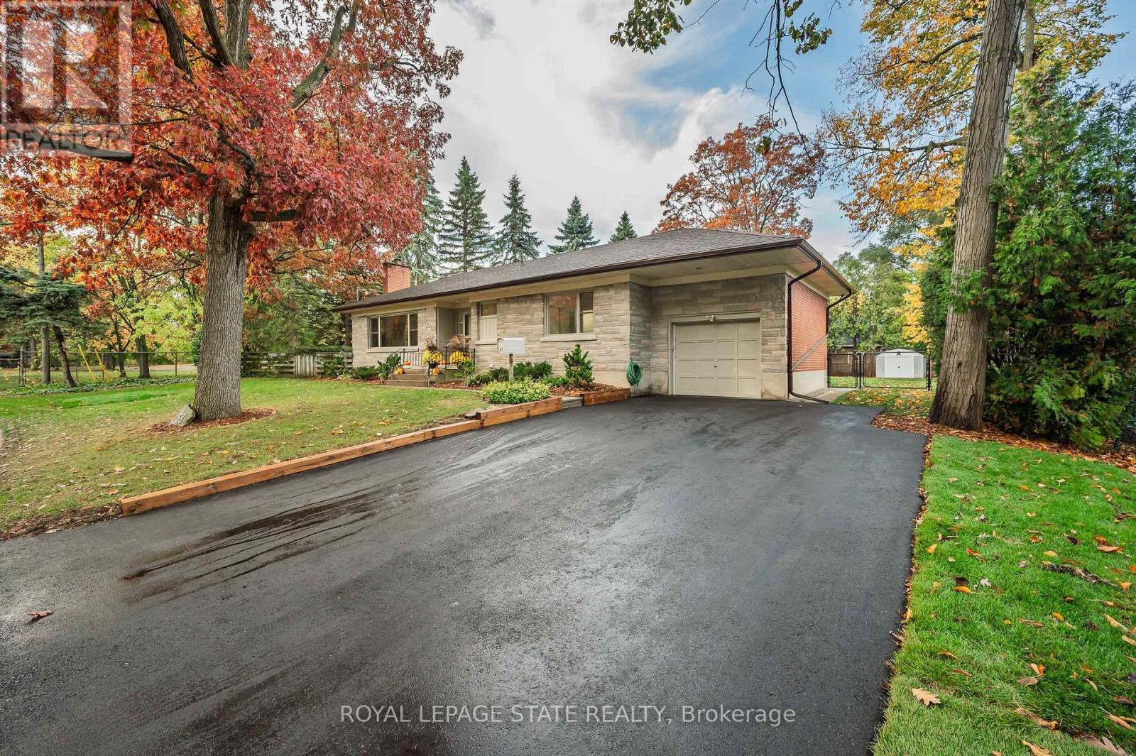 32 Park Road S, Brantford, Ontario  N3S 6S8 - Photo 2 - X12486040