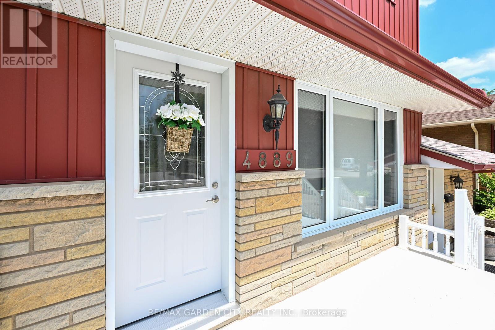 4889 Cherrywood Drive, Lincoln, Ontario  L3J 0L5 - Photo 6 - X12486055