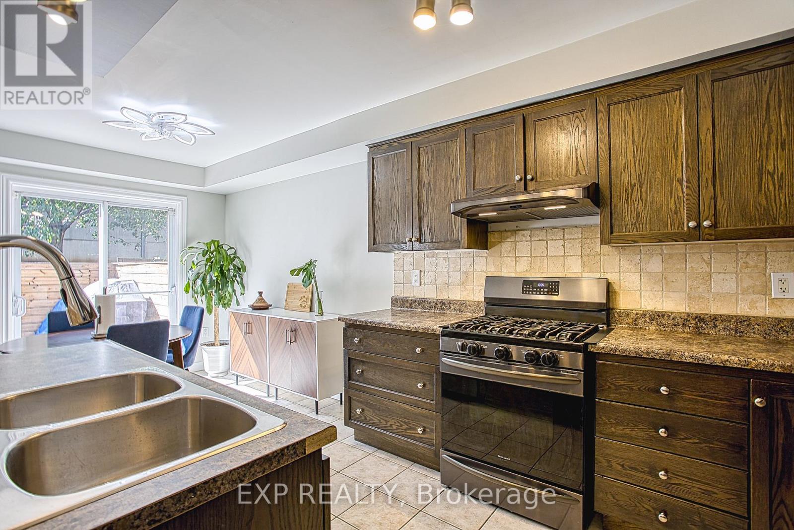 2 - 25 Ivybridge Drive, Hamilton (Lakeshore), Ontario  L8E 0A5 - Photo 13 - X12486068