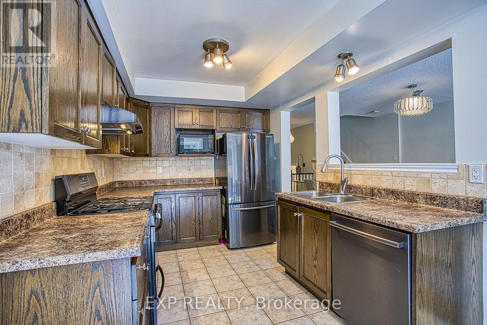 2 - 25 Ivybridge Drive, Hamilton (Lakeshore), Ontario  L8E 0A5 - Photo 15 - X12486068