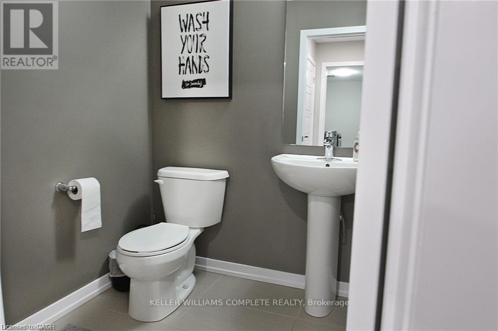 23 Scarletwood Street, Hamilton, Ontario  L8J 0K8 - Photo 11 - X12486092