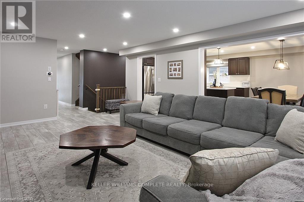 23 Scarletwood Street, Hamilton, Ontario  L8J 0K8 - Photo 5 - X12486092