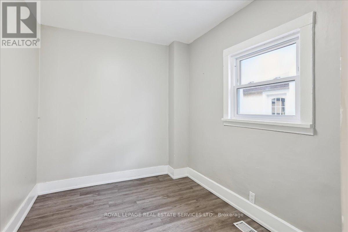 19 Seneca Street, St. Catharines, Ontario  L2R 2V1 - Photo 10 - X12486116