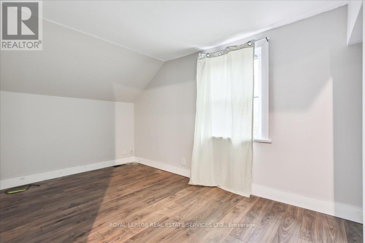 19 Seneca Street, St. Catharines, Ontario  L2R 2V1 - Photo 12 - X12486116