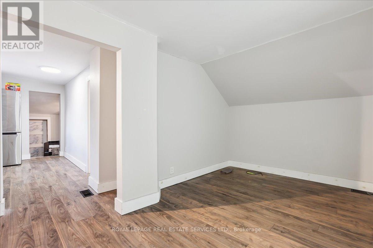 19 Seneca Street, St. Catharines, Ontario  L2R 2V1 - Photo 13 - X12486116