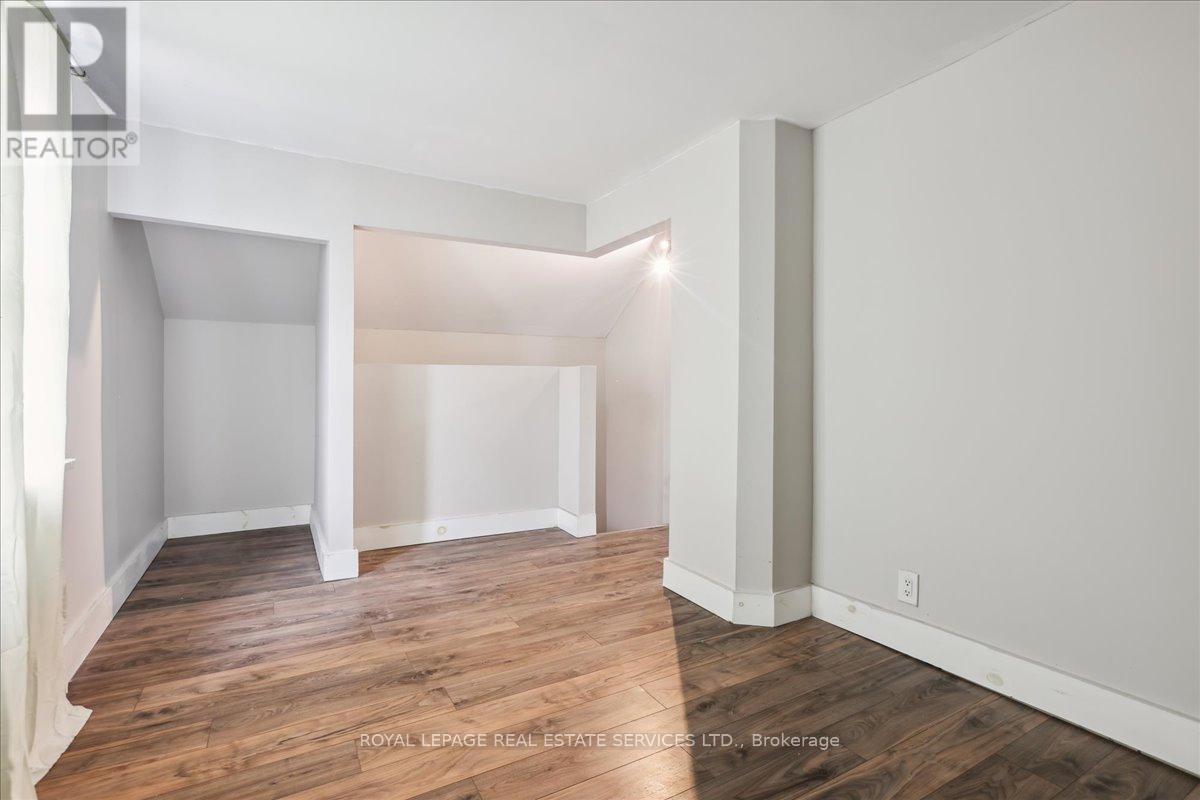 19 Seneca Street, St. Catharines, Ontario  L2R 2V1 - Photo 14 - X12486116