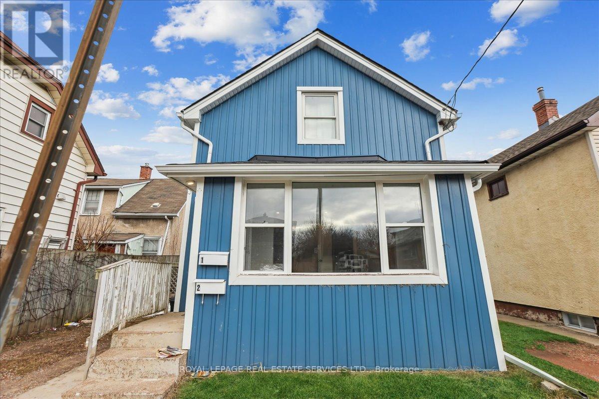 19 Seneca Street, St. Catharines, Ontario  L2R 2V1 - Photo 2 - X12486116