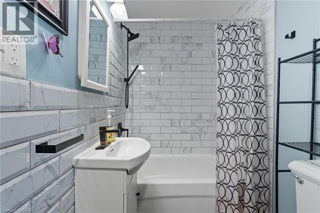 4 Manning Street, St. Catharines, Ontario  L2R 1H9 - Photo 10 - 40783710