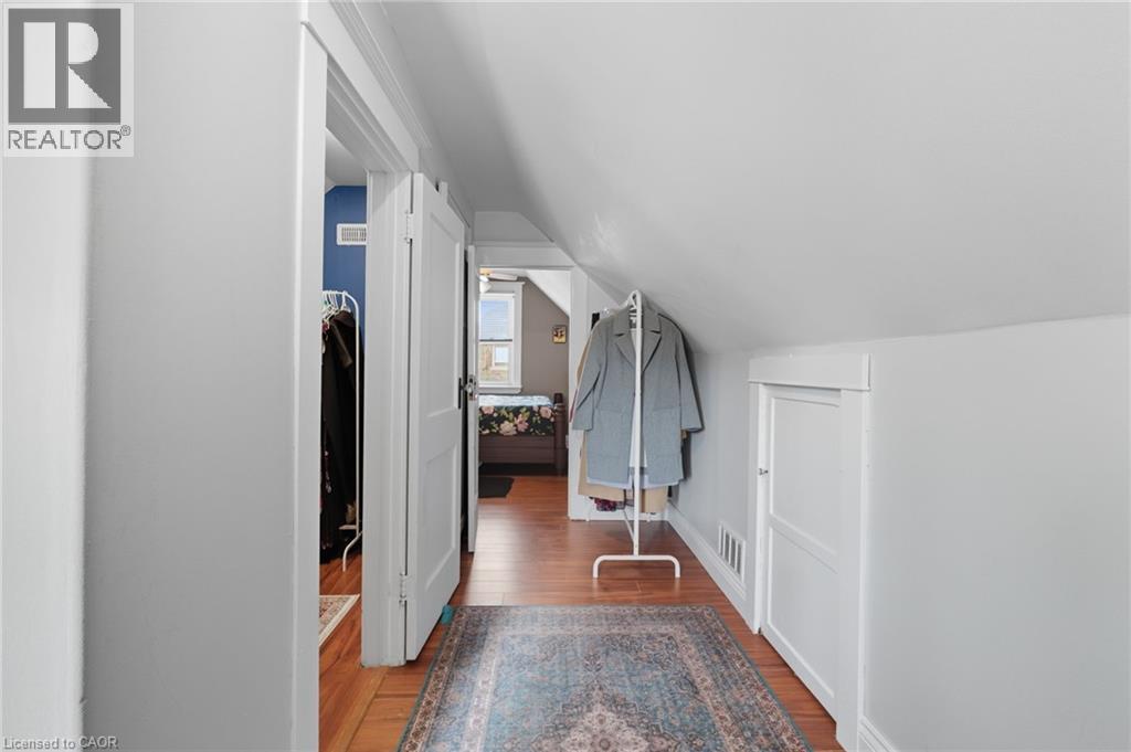 4 Manning Street, St. Catharines, Ontario  L2R 1H9 - Photo 12 - 40783710