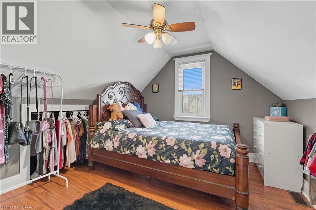 4 Manning Street, St. Catharines, Ontario  L2R 1H9 - Photo 13 - 40783710