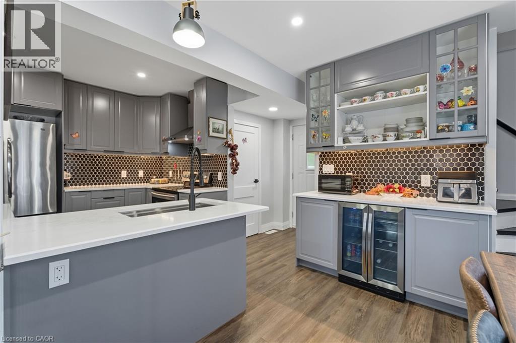 4 Manning Street, St. Catharines, Ontario  L2R 1H9 - Photo 4 - 40783710