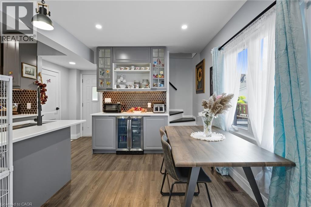 4 Manning Street, St. Catharines, Ontario  L2R 1H9 - Photo 5 - 40783710