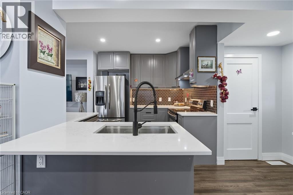 4 Manning Street, St. Catharines, Ontario  L2R 1H9 - Photo 6 - 40783710