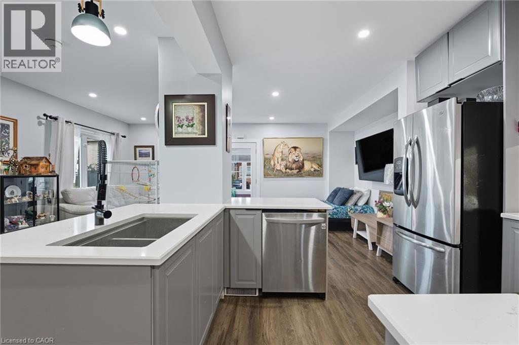 4 Manning Street, St. Catharines, Ontario  L2R 1H9 - Photo 8 - 40783710