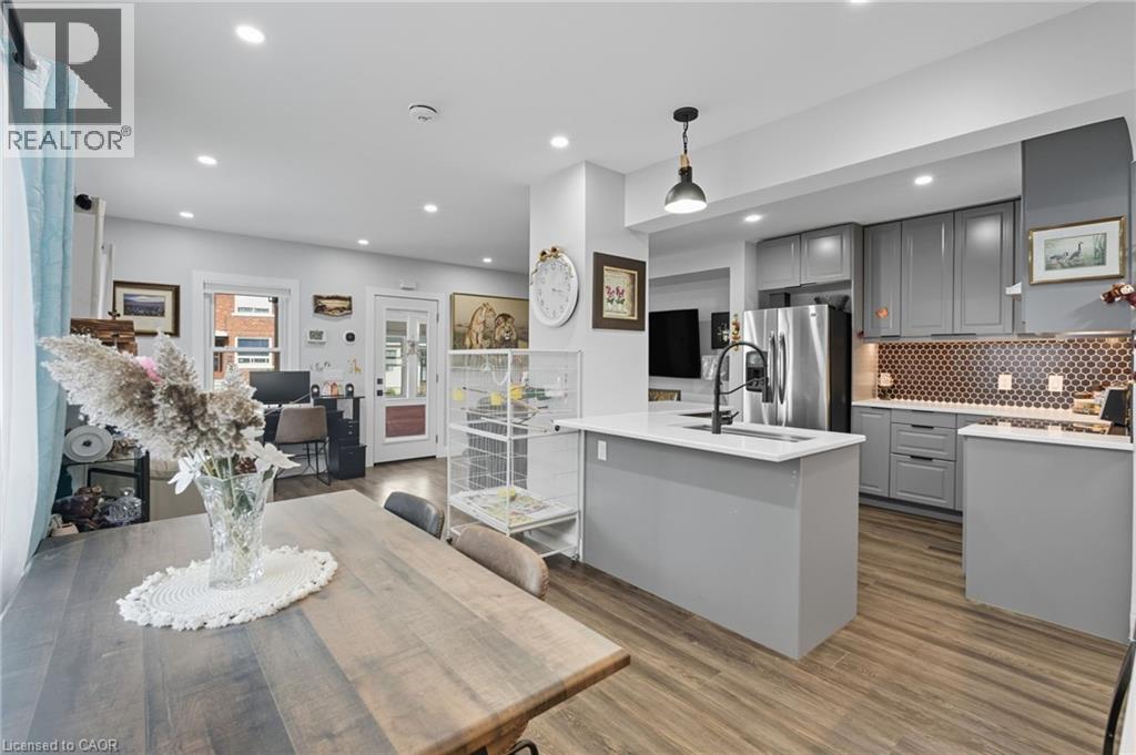 4 Manning Street, St. Catharines, Ontario  L2R 1H9 - Photo 9 - 40783710