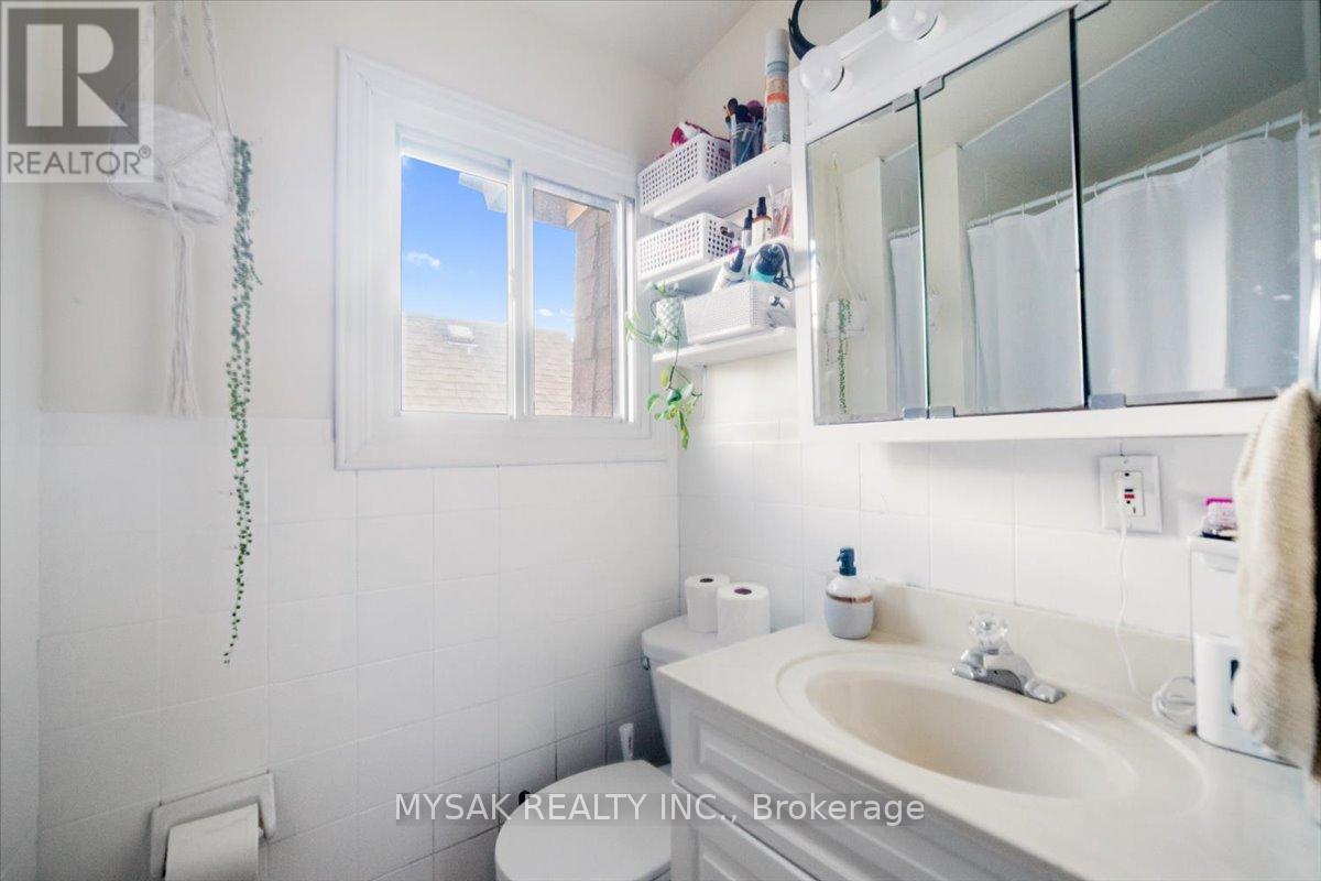 137 Annette Street, Toronto, Ontario  M6P 1N9 - Photo 19 - W12485110