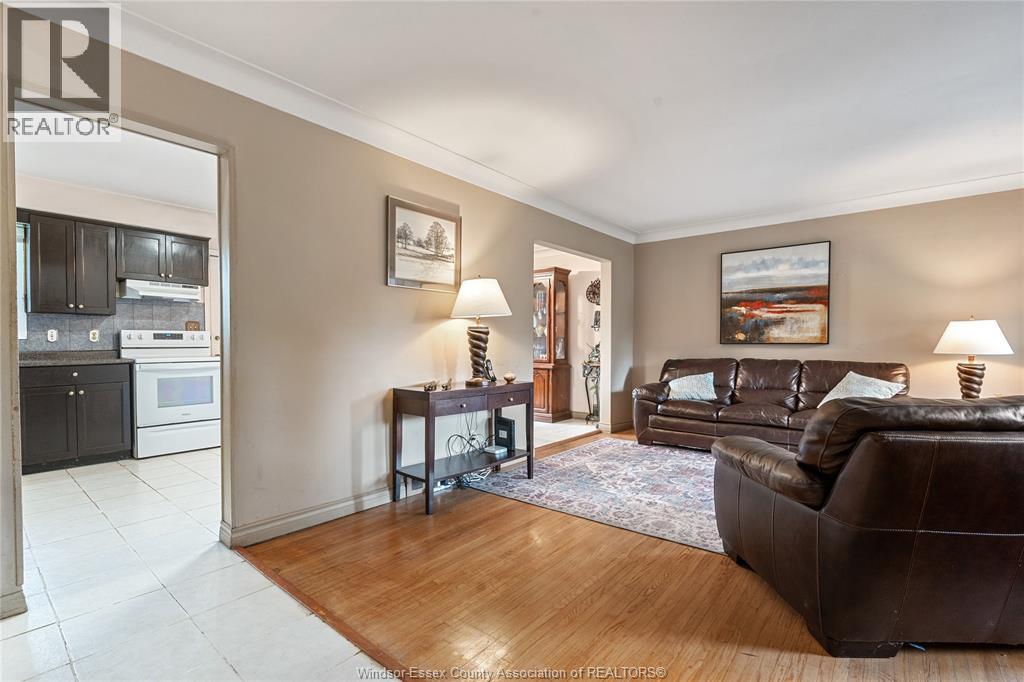 2915 St. Patrick's, Windsor, Ontario  N9E 3G8 - Photo 3 - 25027376