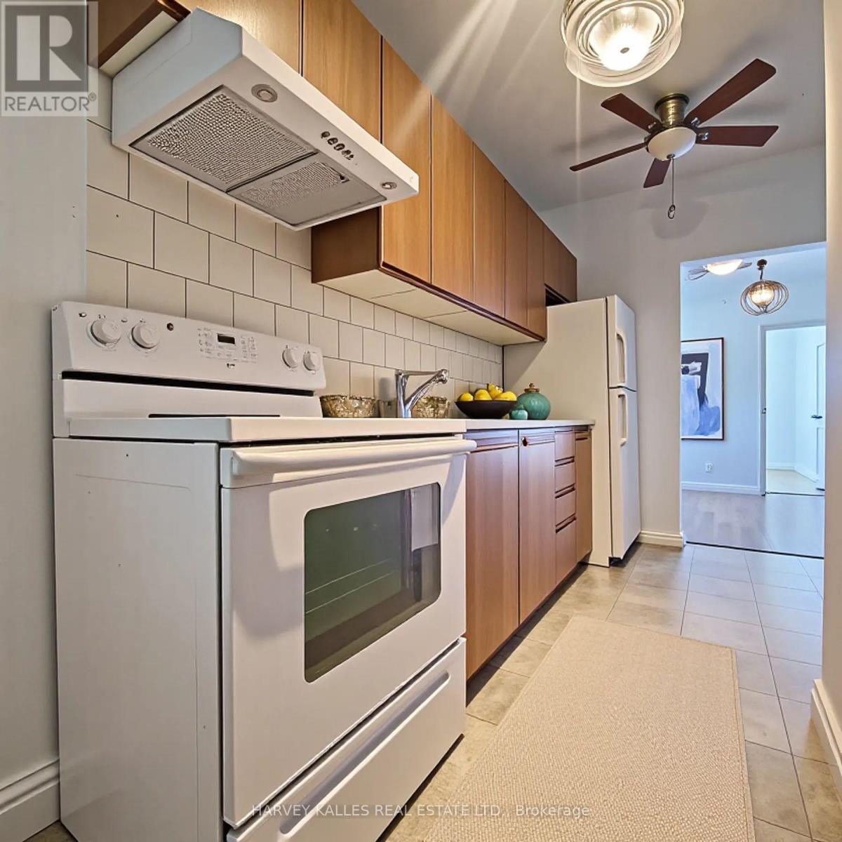 2nd Floor - 206 Augusta Avenue, Toronto, Ontario  M5T 2L6 - Photo 4 - C12456098