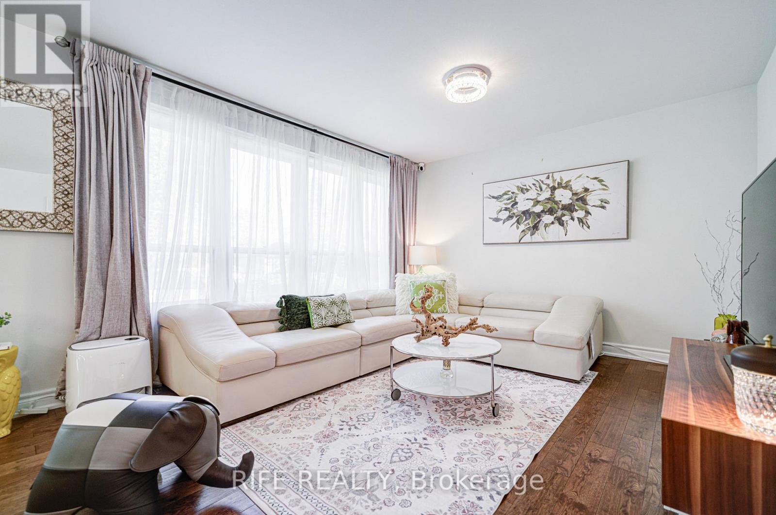 306 Wenlock Avenue, Richmond Hill, Ontario  L4C 1M7 - Photo 2 - N12470584