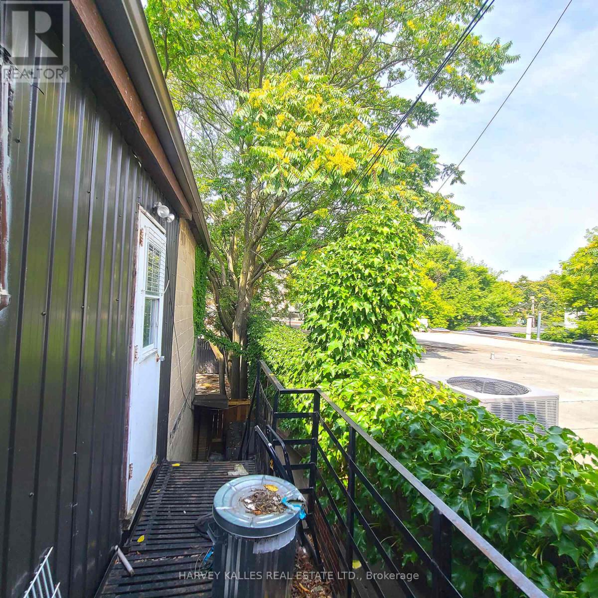 2nd Floor - 206 Augusta Avenue, Toronto, Ontario  M5T 2L6 - Photo 14 - C12456098