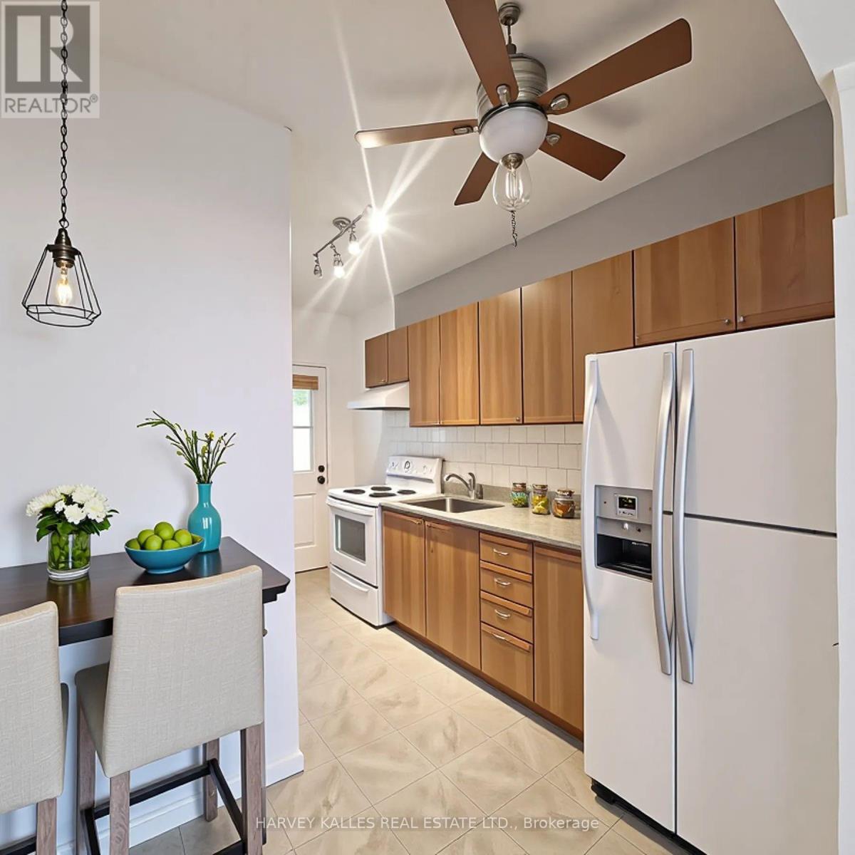 2nd Floor - 206 Augusta Avenue, Toronto, Ontario  M5T 2L6 - Photo 3 - C12456098