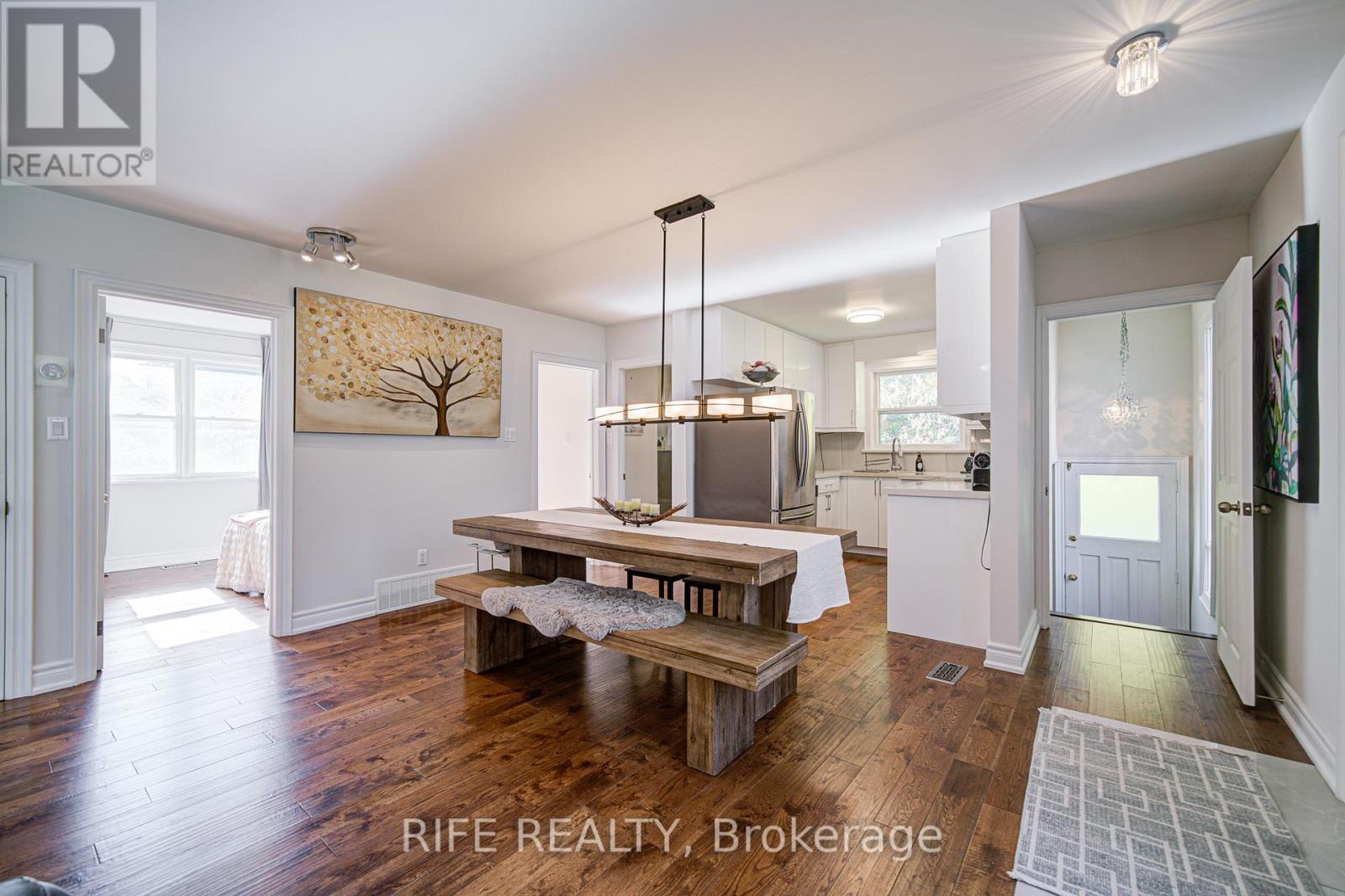 306 Wenlock Avenue, Richmond Hill, Ontario  L4C 1M7 - Photo 3 - N12470584