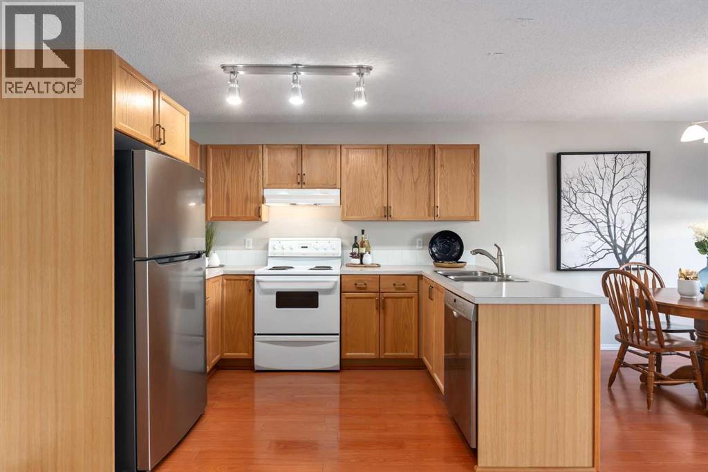 Property at 419 Coventry Road NE image 4