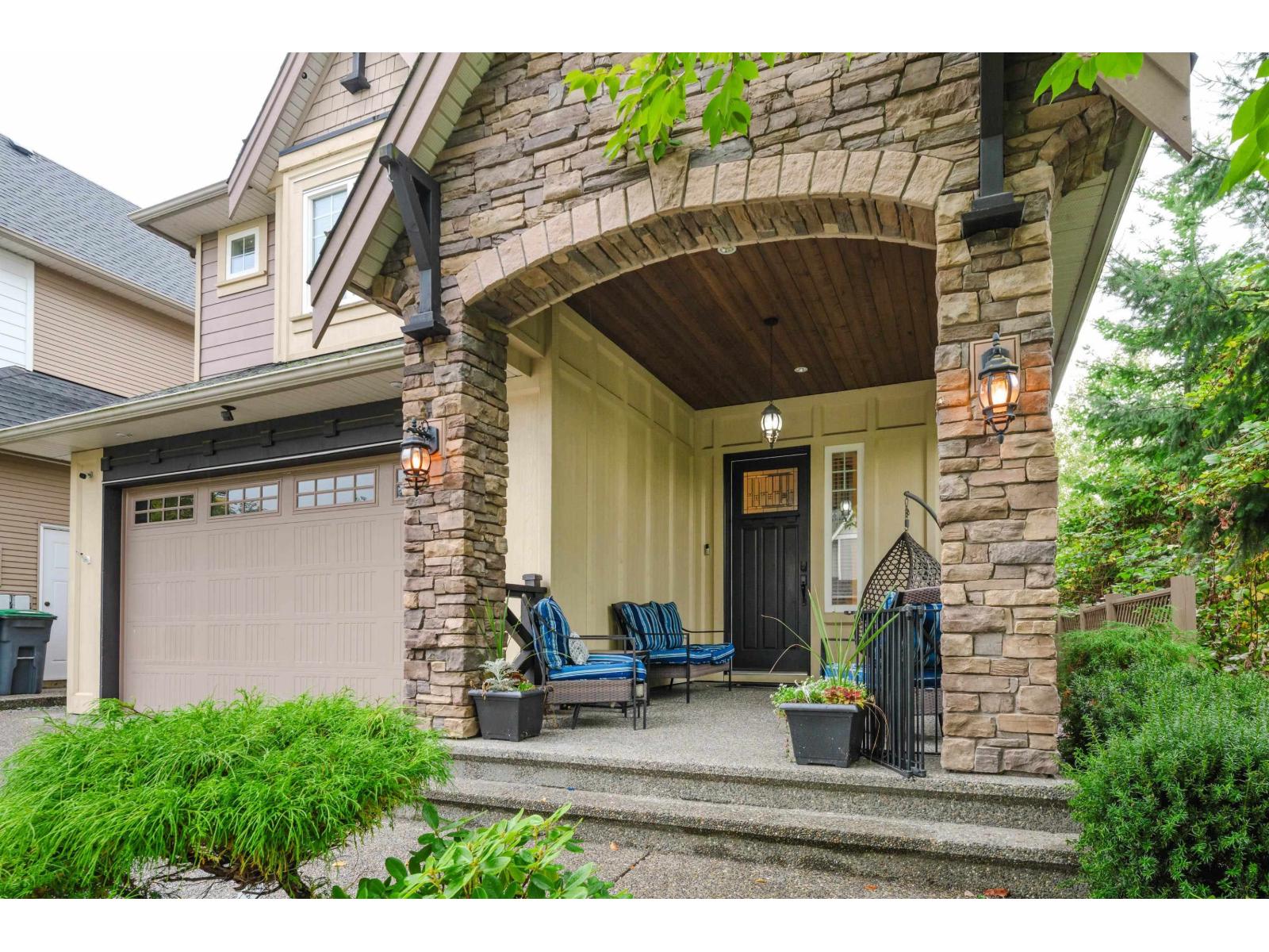 8121 210a Street, Langley, British Columbia  V2Y 0K2 - Photo 3 - R3061913