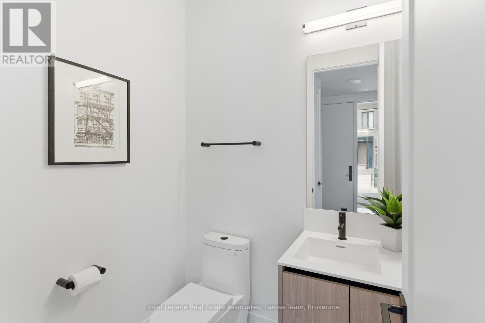 44 - 30 Lou Parsons Way, Mississauga, Ontario  L5H 0B2 - Photo 8 - W12474171