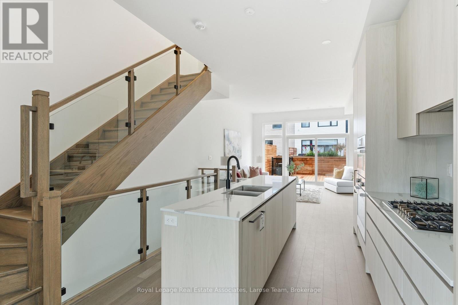 44 - 30 Lou Parsons Way, Mississauga, Ontario  L5H 0B2 - Photo 9 - W12474171