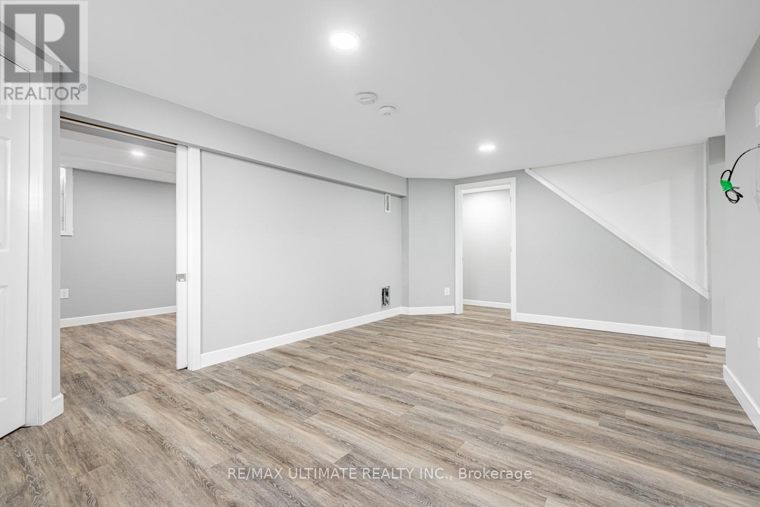 Lower - 977 Ferndale Crescent, Newmarket, Ontario  L3Y 6B6 - Photo 9 - N12479117