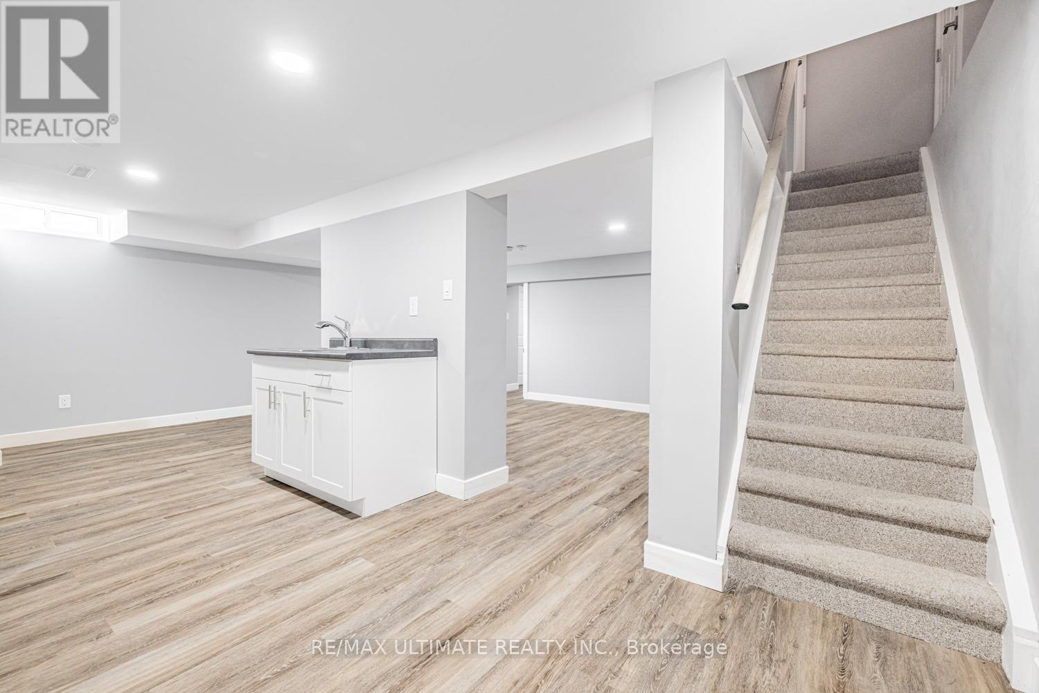 Lower - 977 Ferndale Crescent, Newmarket, Ontario  L3Y 6B6 - Photo 6 - N12479117