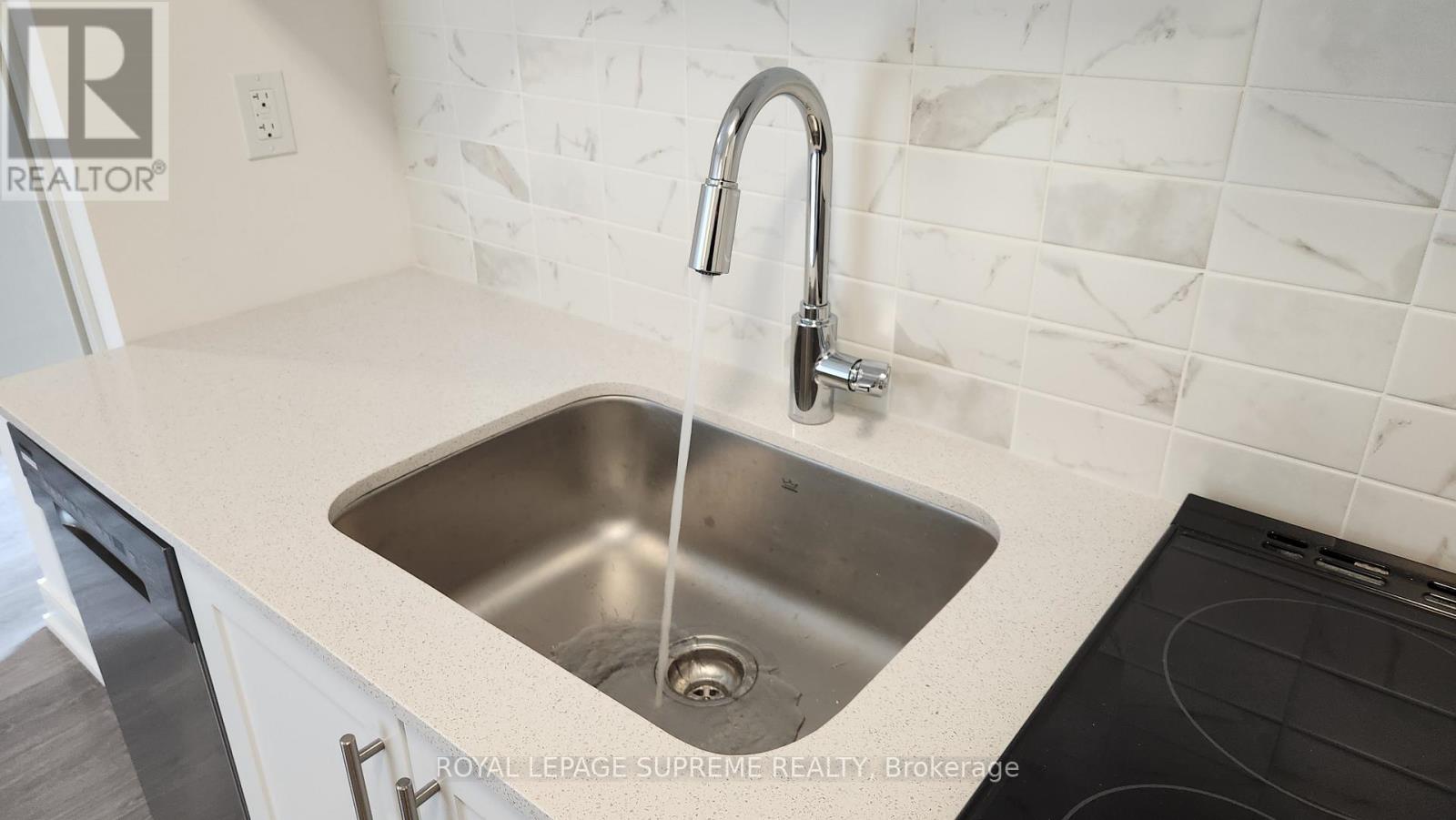 B311 - 715 Davis Drive, Newmarket, Ontario  L3Y 0J2 - Photo 7 - N12485883