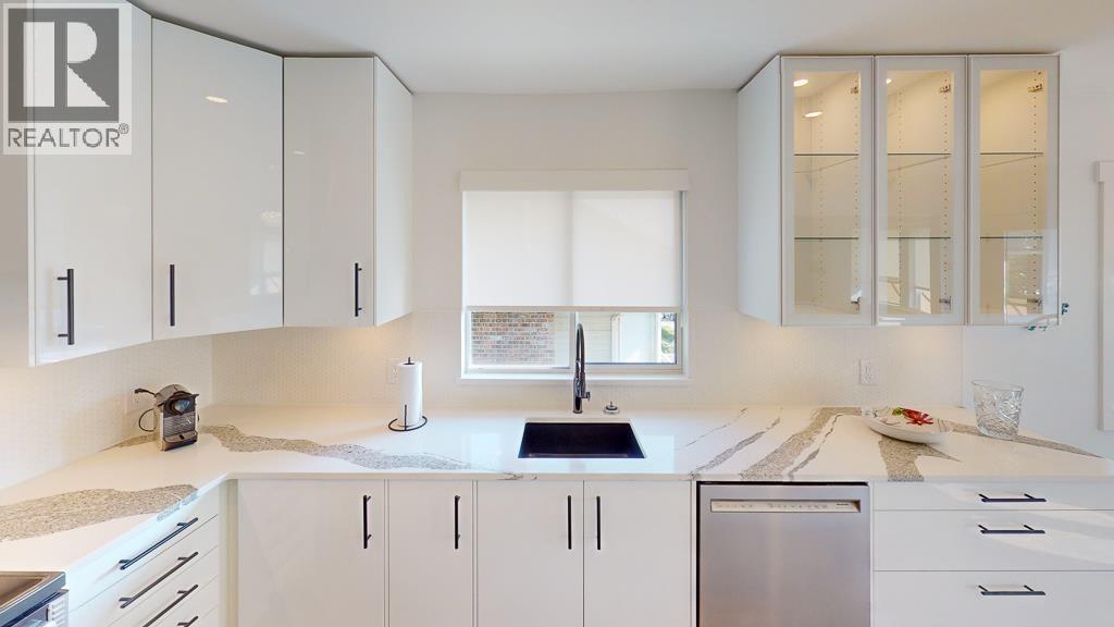 4868 Bluegrouse Drive, Sechelt, British Columbia  V7Z 0G4 - Photo 16 - R3043459