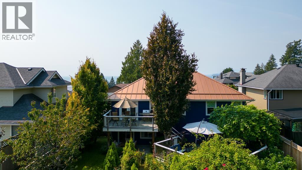 4868 Bluegrouse Drive, Sechelt, British Columbia  V7Z 0G4 - Photo 3 - R3043459
