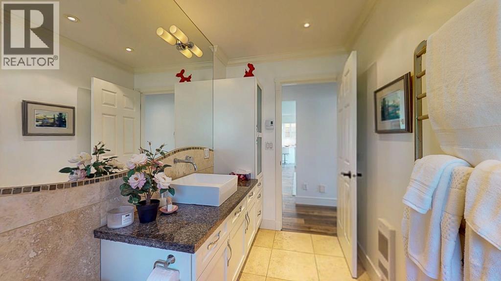 4868 Bluegrouse Drive, Sechelt, British Columbia  V7Z 0G4 - Photo 35 - R3043459