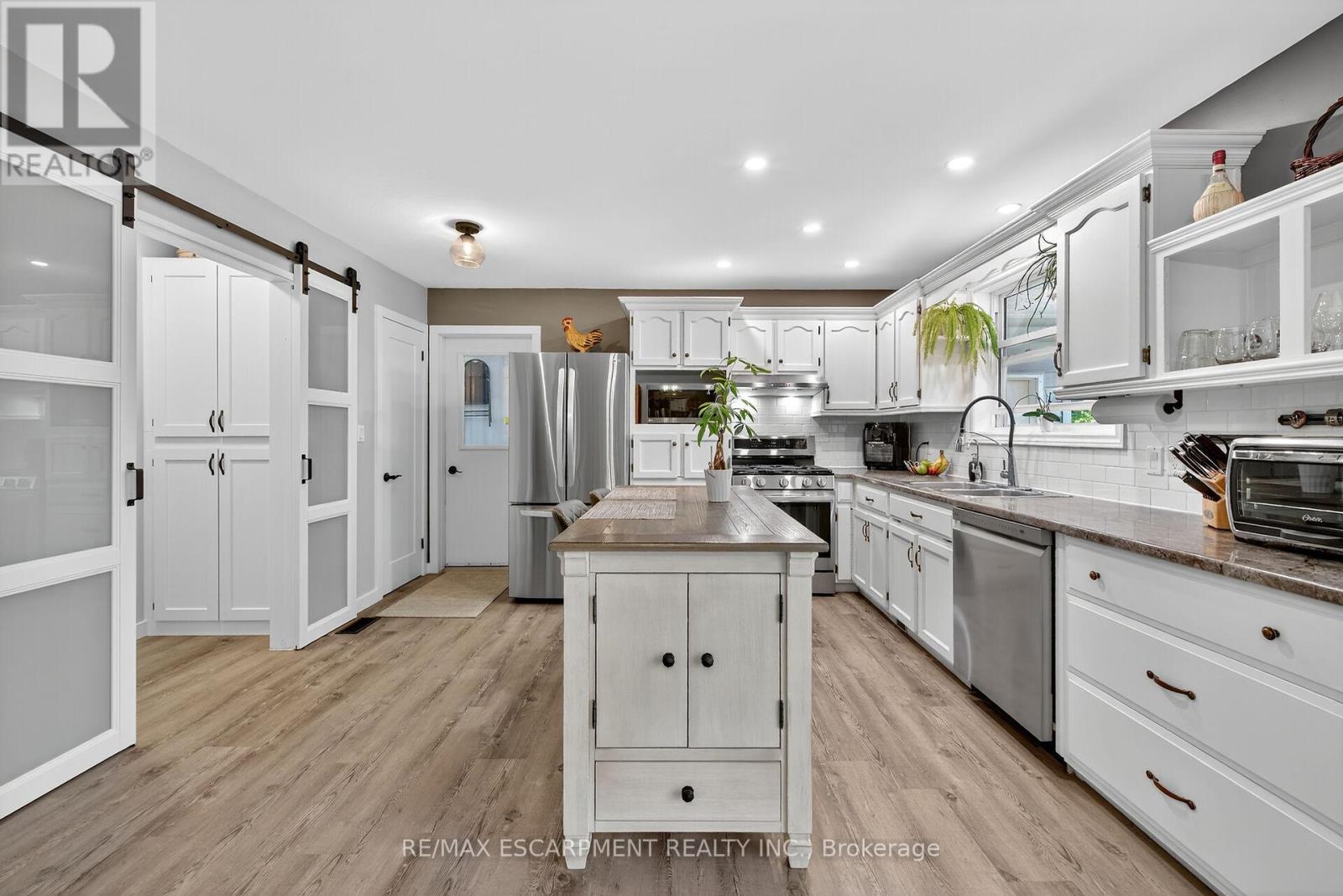 92 Dover Mills Road, Norfolk, Ontario  N0A 1N1 - Photo 7 - X12461223