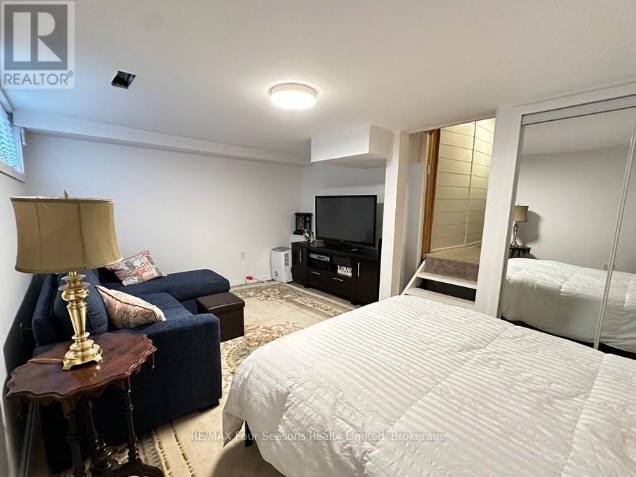 615 Tenth Street, Collingwood, Ontario  L9Y 4K6 - Photo 34 - S12330364