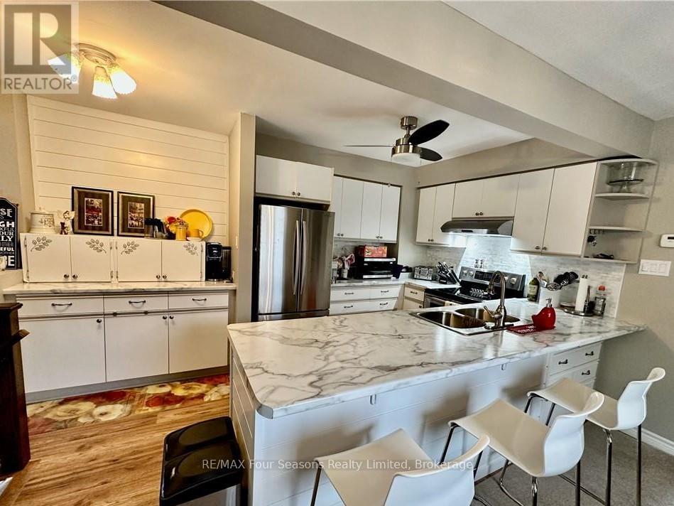 615 Tenth Street, Collingwood, Ontario  L9Y 4K6 - Photo 4 - S12330364