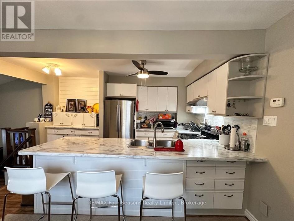 615 Tenth Street, Collingwood, Ontario  L9Y 4K6 - Photo 6 - S12330364