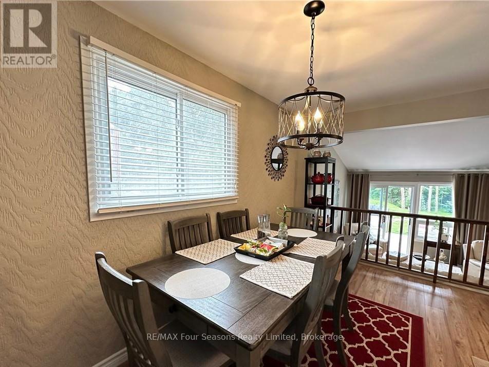 615 Tenth Street, Collingwood, Ontario  L9Y 4K6 - Photo 5 - S12330364