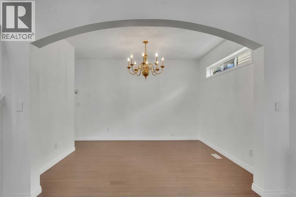 338 Panamount Drive Nw, Calgary, Alberta  T3K 5M1 - Photo 9 - A2265519