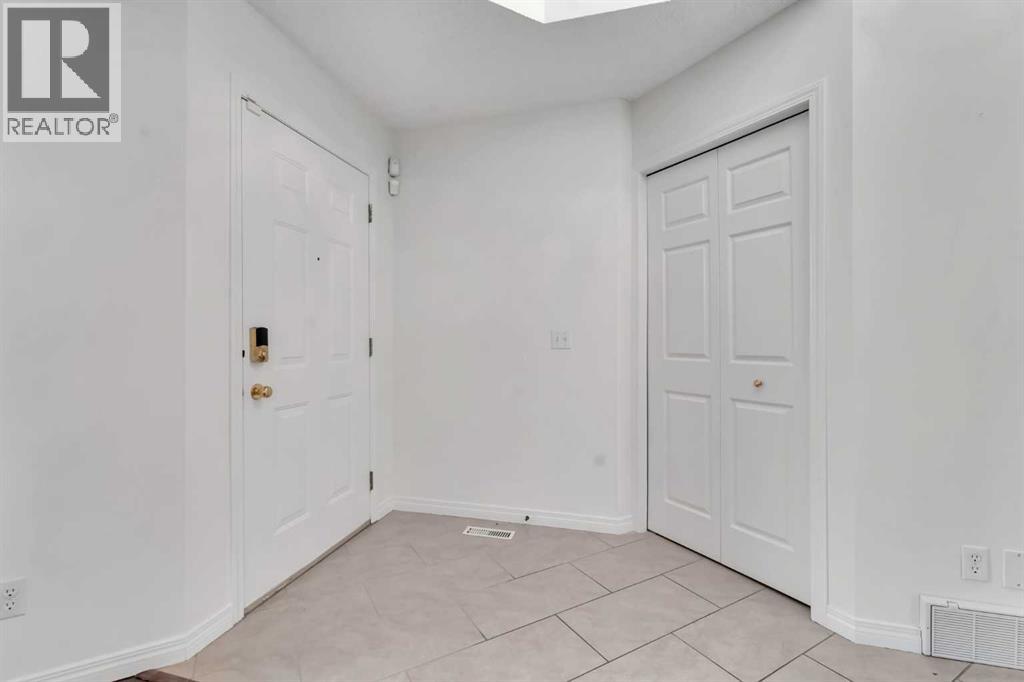 338 Panamount Drive Nw, Calgary, Alberta  T3K 5M1 - Photo 5 - A2265519