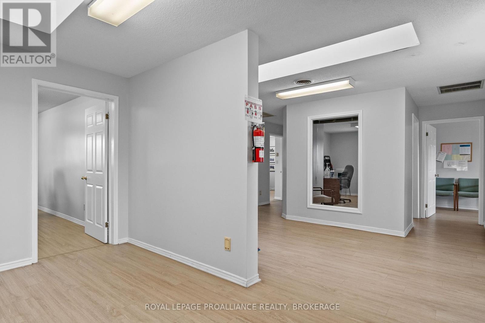 140 Hickson Avenue, Kingston (East Of Sir John A. Blvd), Ontario  K7K 2N6 - Photo 12 - X12486260