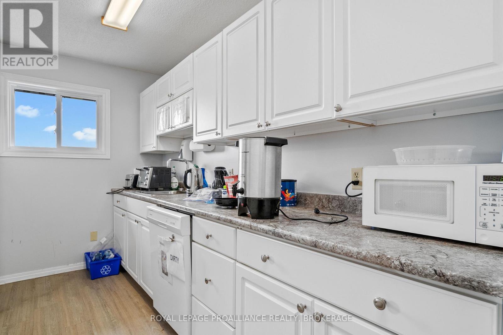 140 Hickson Avenue, Kingston (East Of Sir John A. Blvd), Ontario  K7K 2N6 - Photo 14 - X12486260