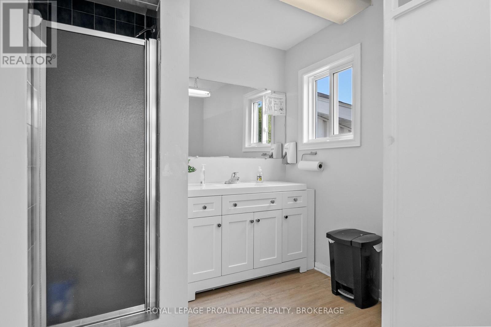 140 Hickson Avenue, Kingston (East Of Sir John A. Blvd), Ontario  K7K 2N6 - Photo 16 - X12486260