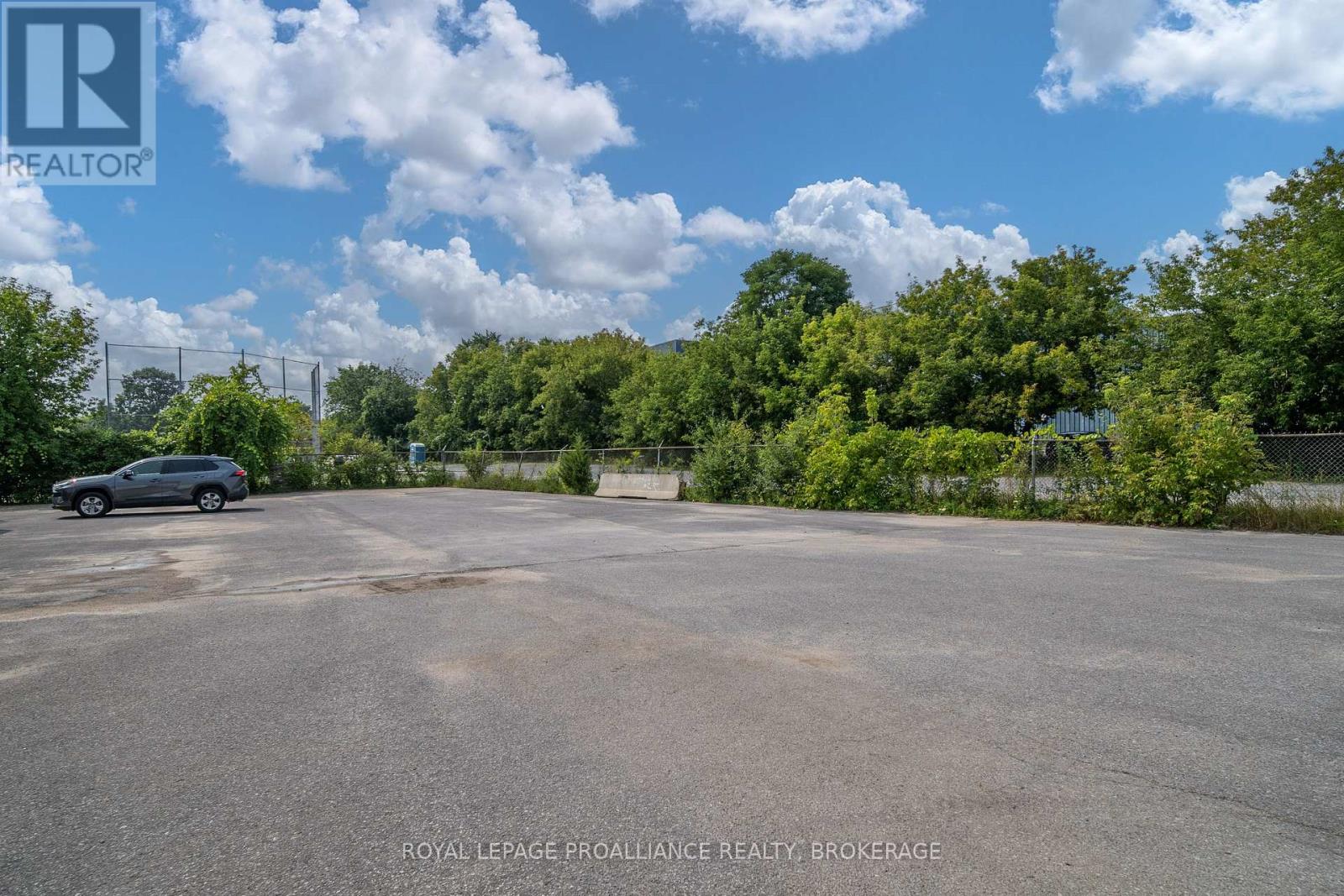 140 Hickson Avenue, Kingston (East Of Sir John A. Blvd), Ontario  K7K 2N6 - Photo 18 - X12486260