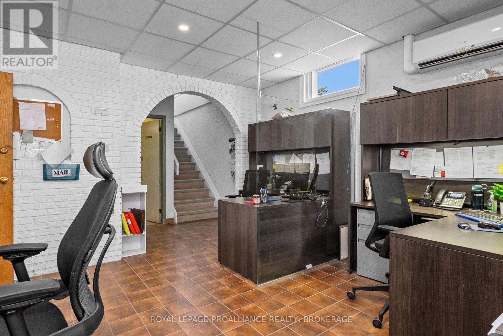 140 Hickson Avenue, Kingston (East Of Sir John A. Blvd), Ontario  K7K 2N6 - Photo 3 - X12486260