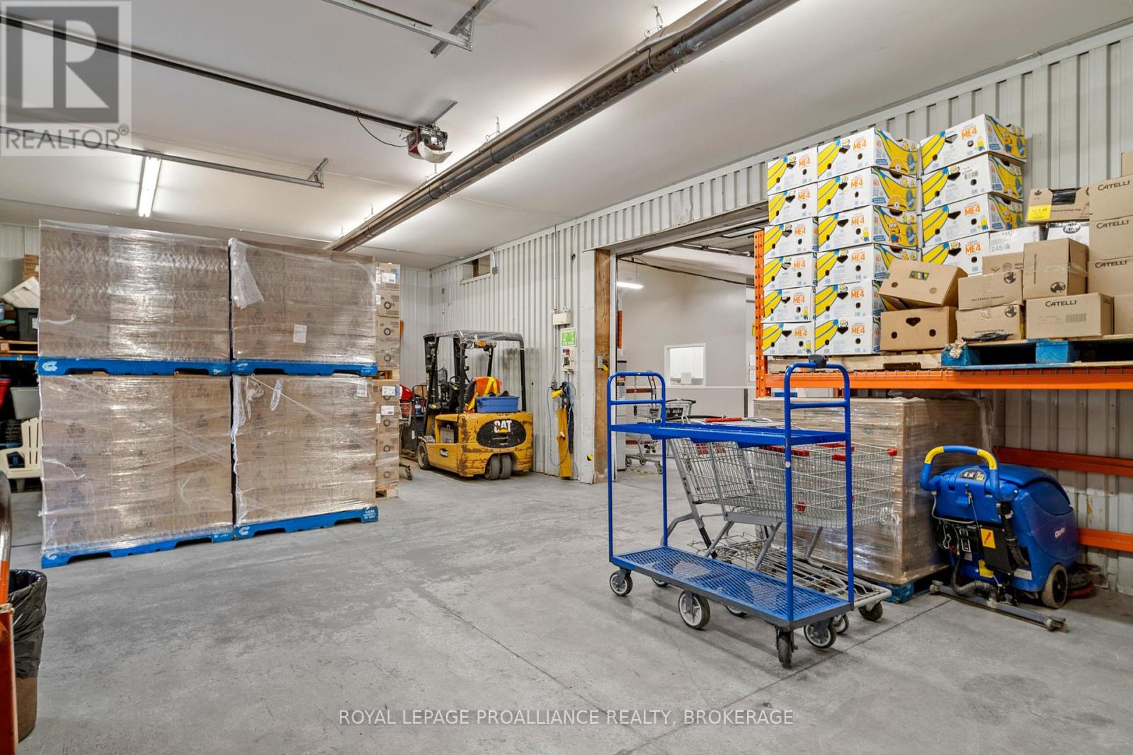 140 Hickson Avenue, Kingston (East Of Sir John A. Blvd), Ontario  K7K 2N6 - Photo 9 - X12486260