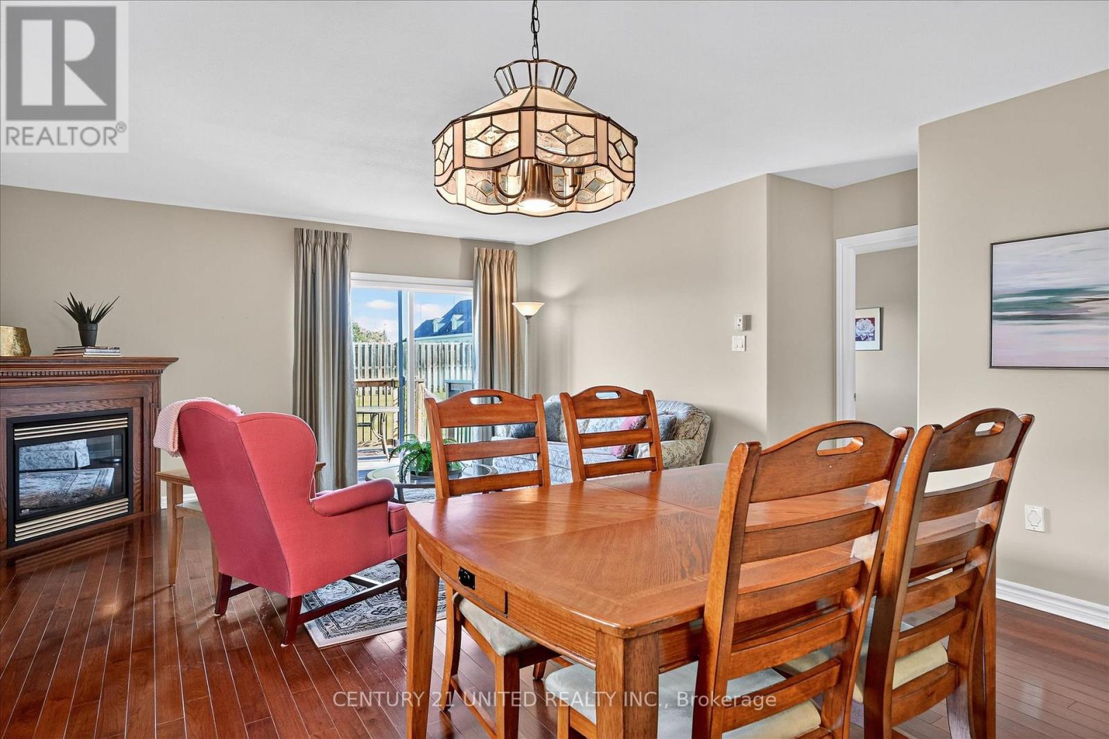 6 Village Crescent, Peterborough (Otonabee Ward 1), Ontario  K9J 8S7 - Photo 10 - X12486284